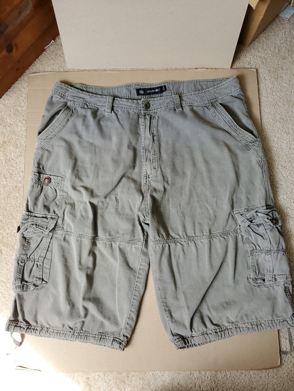 Akademiks Cargo Shorts Men's Green Button Closure Pockets Solid Sz 40